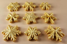 9 x Edible 3D 30mm Snowflakes Snow icing toppers, cake cupcakes decorations T063