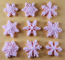 9 x Edible 3D 30mm Snowflakes Snow icing toppers, cake cupcakes decorations T063
