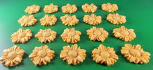 20 x Edible 3D 30mm daisies daisy flowers icing toppers, cake cupcakes decorations T015
