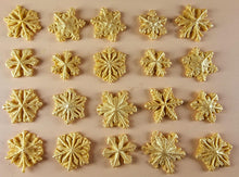 20 x Edible 3D 20mm Small Snowflakes icing toppers, cake cupcakes decorations T062