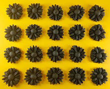 20 x Edible 3D 20mm daisies daisy flowers icing toppers, cake cupcakes decorations T016