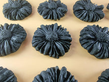 12 x Edible 3D 35mm Daisies, Daisy Flowers, icing toppers, cake cupcakes decorations T081