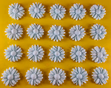 20 x Edible 3D 20mm daisies daisy flowers icing toppers, cake cupcakes decorations T016