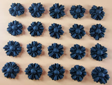 20 x Edible 3D 15mm daisies daisy flowers icing toppers, cake cupcakes decorations T017