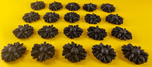 20 x Edible 3D 20mm daisies daisy flowers icing toppers, cake cupcakes decorations T016