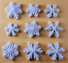 9 x Edible 3D 30mm Snowflakes Snow icing toppers, cake cupcakes decorations T063