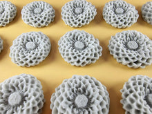 15 x Edible 3D Large Dahlia flowers, icing toppers, cake cupcakes decorations T078