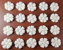 20 x Edible 3D 25mm daisies daisy flowers icing toppers, cake cupcakes decorations T014