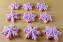 9 x Edible 3D 30mm Snowflakes Snow icing toppers, cake cupcakes decorations T063
