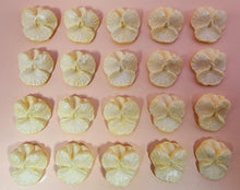 20 x Edible 3D 30mm violets violet flowers icing toppers, cake cupcakes decorations T003