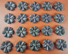 20 x Edible 3D 25mm daisies daisy flowers icing toppers, cake cupcakes decorations T014