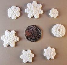 20 x Edible 3D 30mm Mixed Size Snowflakes icing toppers, cake cupcakes decorations T054