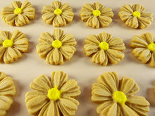 12 x Edible 3D 25mm Daisies Daisy flowers icing toppers, cake cupcakes T116