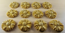 12 x Edible 3D 35mm Daisies, Daisy Flowers, icing toppers, cake cupcakes decorations T081
