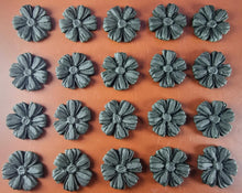 20 x Edible 3D 25mm daisies daisy flowers icing toppers, cake cupcakes decorations T014