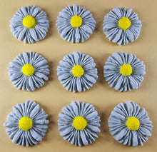 12 x Edible 3D 35mm Daisies Daisy flowers icing toppers, cake cupcakes T118