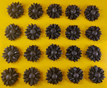 20 x Edible 3D 20mm daisies daisy flowers icing toppers, cake cupcakes decorations T016
