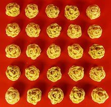 30 x Edible 3D 1.2mm high detail rose roses flowers icing toppers, cake cupcakes decorations T004
