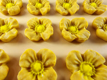 12 x Edible 3D 20mm flowers icing toppers, cake cupcakes decorations T106