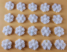 20 x Edible 3D 15mm daisies daisy flowers icing toppers, cake cupcakes decorations T017