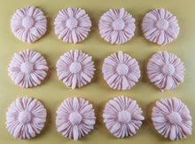 12 x Edible 3D 35mm Daisies, Daisy Flowers, icing toppers, cake cupcakes decorations T081