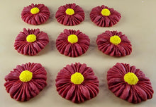 12 x Edible 3D 35mm Daisies Daisy flowers icing toppers, cake cupcakes T118