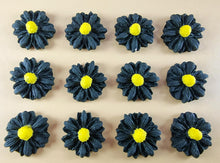 12 x Edible 3D 15mm Daisies Daisy flowers icing toppers, cake cupcakes T114