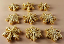 9 x Edible 3D 30mm Snowflakes Snow icing toppers, cake cupcakes decorations T063