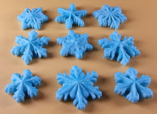 9 x Edible 3D 30mm Snowflakes Snow icing toppers, cake cupcakes decorations T063