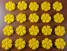 20 x Edible 3D 25mm daisies daisy flowers icing toppers, cake cupcakes decorations T014