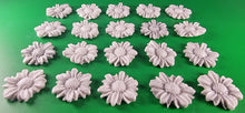 20 x Edible 3D 30mm daisies daisy flowers icing toppers, cake cupcakes decorations T015
