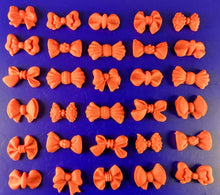30 x Edible 3D small bows bow icing toppers, cake cupcakes decorations T012