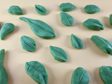 20 x Edible 3D Mixed Leaves, Leaf, icing toppers, cake cupcakes T137