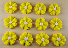 12 x Edible 3D 25mm Daisies Daisy flowers icing toppers, cake cupcakes T116