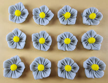 12 x Edible 3D 20mm flowers icing toppers, cake cupcakes decorations T105