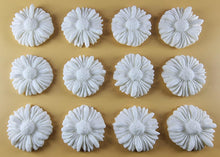 12 x Edible 3D 35mm Daisies, Daisy Flowers, icing toppers, cake cupcakes decorations T081