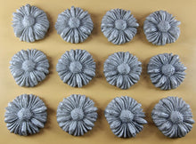 12 x Edible 3D 35mm Daisies, Daisy Flowers, icing toppers, cake cupcakes decorations T081