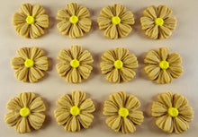 12 x Edible 3D 25mm Daisies Daisy flowers icing toppers, cake cupcakes T116