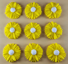 12 x Edible 3D 35mm Daisies Daisy flowers icing toppers, cake cupcakes T118
