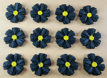 12 x Edible 3D 25mm Daisies Daisy flowers icing toppers, cake cupcakes T116