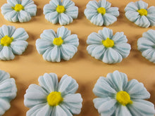 12 x Edible 3D 25mm Daisies Daisy flowers icing toppers, cake cupcakes T116
