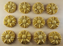 12 x Edible 3D 35mm Daisies, Daisy Flowers, icing toppers, cake cupcakes decorations T081