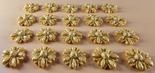 20 x Edible 3D 15mm daisies daisy flowers icing toppers, cake cupcakes decorations T017