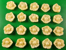 20 x Edible 3D 20mm flower flowers icing toppers, cake cupcakes decorations T032