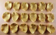 18 x Edible 3D 36mm Rose Petals icing toppers, cake cupcakes decorations T044