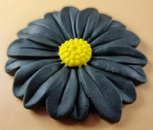 4 x Edible 3D 70mm Large Daisy Flowers icing toppers, cake cupcakes T122