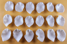 18 x Edible 3D 36mm Rose Petals icing toppers, cake cupcakes decorations T044