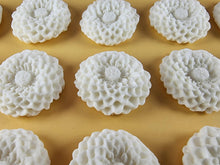 15 x Edible 3D Large Dahlia flowers, icing toppers, cake cupcakes decorations T078
