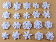 20 x Edible 3D 20mm Small Snowflakes icing toppers, cake cupcakes decorations T062