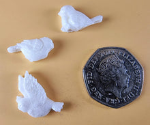 30 x Edible 3D 10mm Small Birds Bird icing toppers, cake cupcakes decorations T039